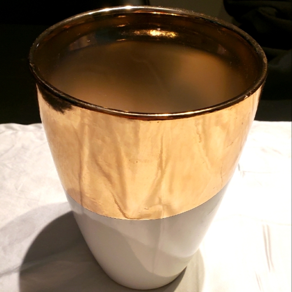 White and gold flower pot